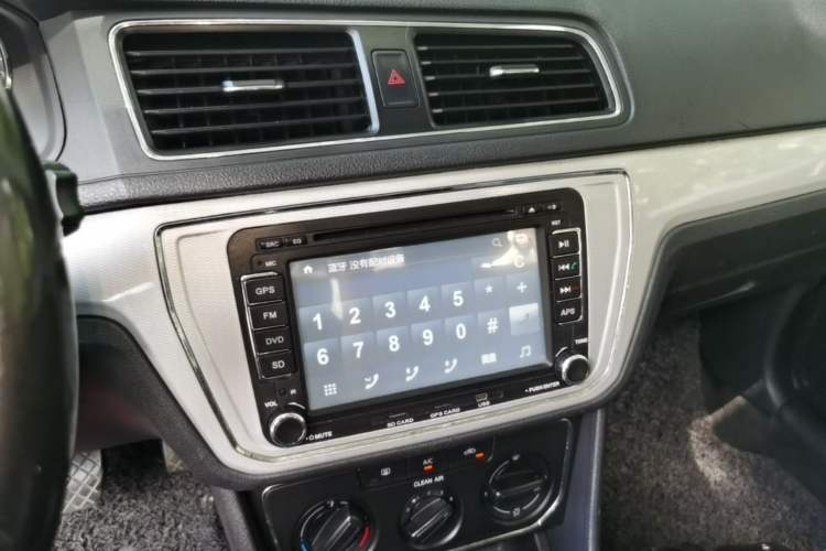 Used Volkswagen Lavida 2015 1.6L Automatic Comfort Edition Audio And AC Panel
