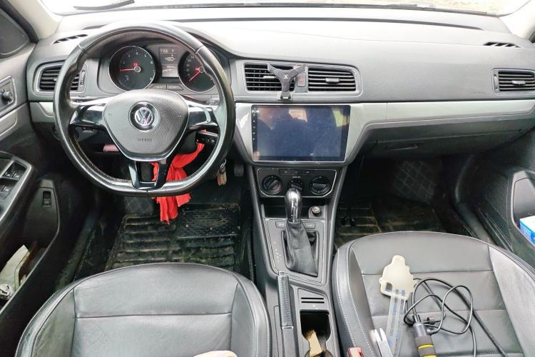 Used Volkswagen Lavida 2015 1.6L Automatic Comfort Edition Center Console