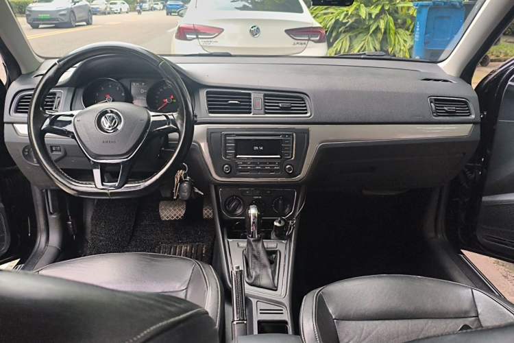 Used Volkswagen Lavida 2015 230TSI DSG Comfort Edition Center Console