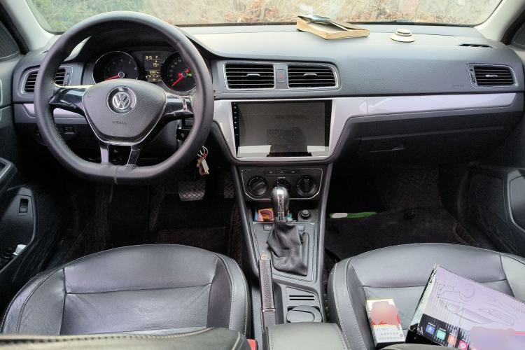 Used Volkswagen Lavida 2015 1.6L Automatic Comfort Edition Center Console
