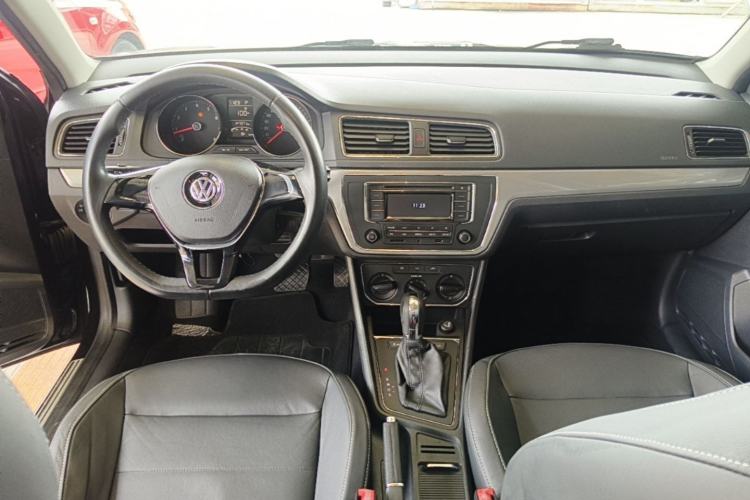 Used Volkswagen Lavida 2015 1.6L Automatic Comfort Edition Center Console