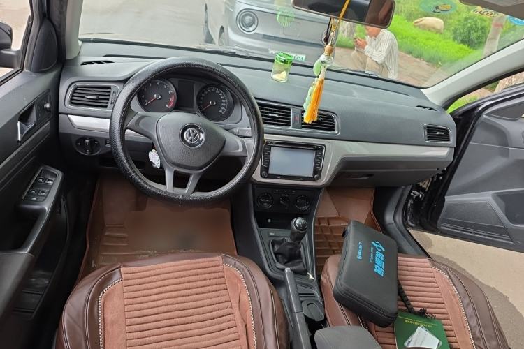Used Volkswagen Lavida 2015 1.6L Manual Fashion Edition Center Console