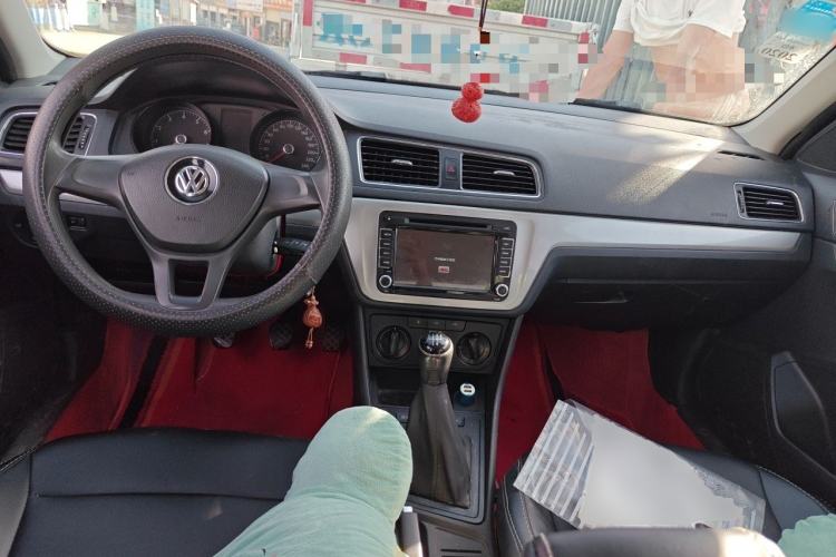 Used Volkswagen Lavida 2015 1.6L Manual Fashion Edition Center Console