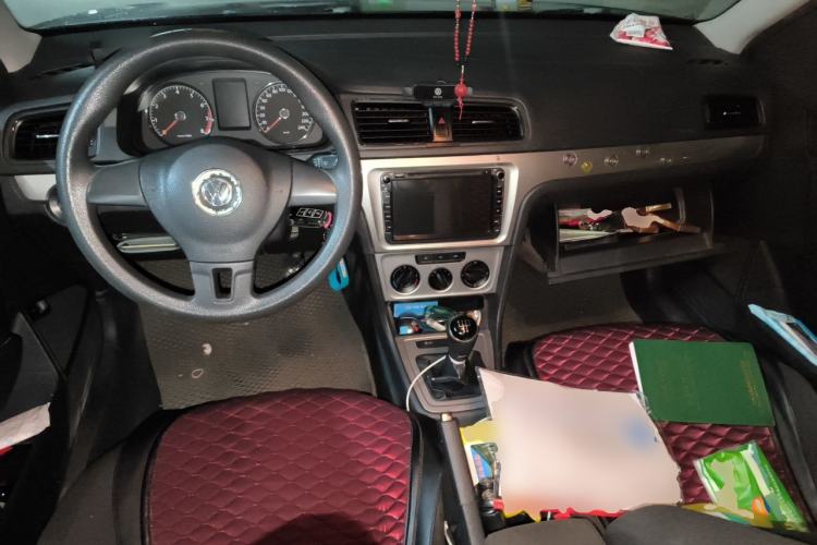 Used Volkswagen Lavida 2015 1.6L Manual Fashion Edition Center Console