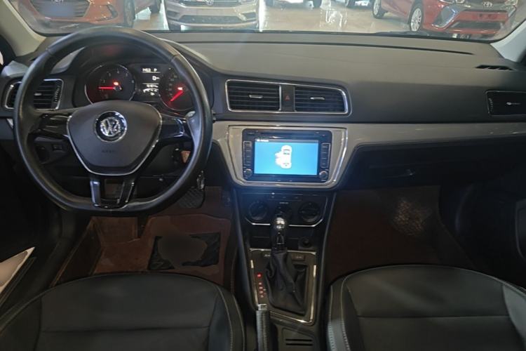 Used Volkswagen Lavida 2015 1.6L Automatic Comfort Edition Center Console