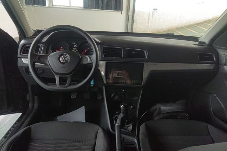 Used Volkswagen Lavida 2015 1.6L Manual Fashion Edition Center Console
