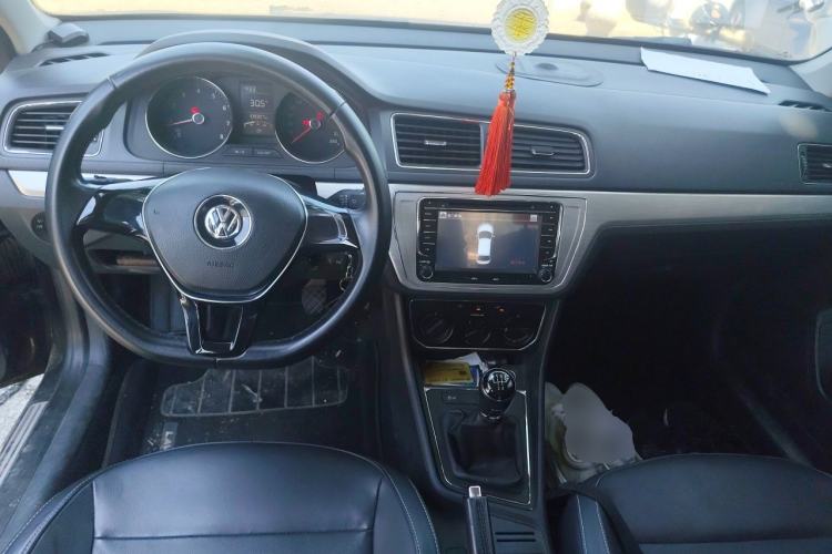 Used Volkswagen Lavida 2015 1.6L Manual Comfort Edition Center Console