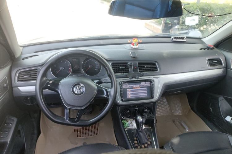 Used Volkswagen Lavida 2015 230TSI DSG Comfort Edition Center Console