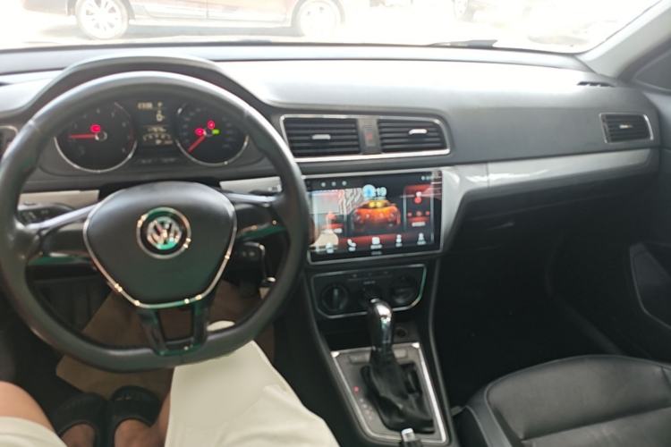 Used Volkswagen Lavida 2015 1.6L Automatic Comfort Edition Center Console