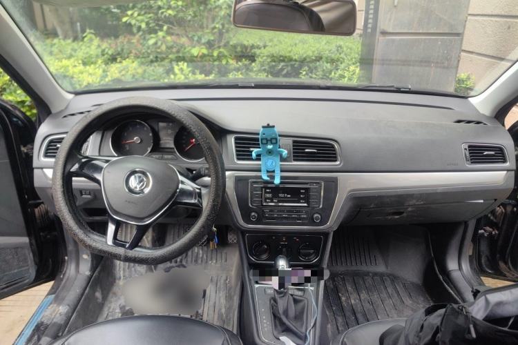 Used Volkswagen Lavida 2015 1.6L Automatic Comfort Edition Center Console
