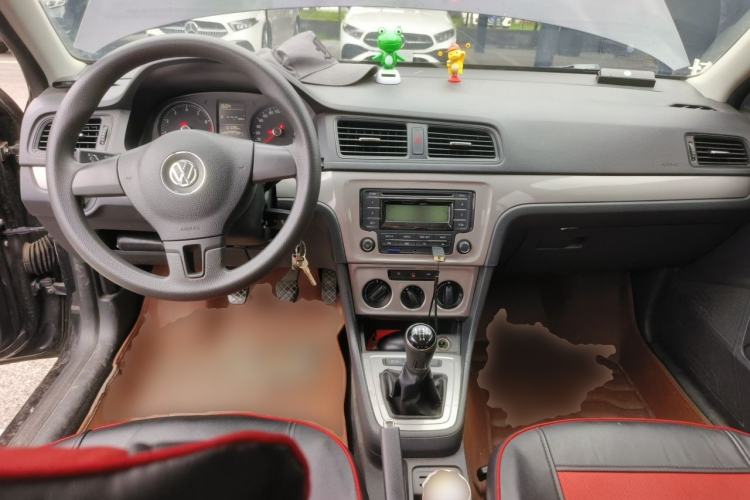 Used Volkswagen Lavida 2015 1.6L Manual Fashion Edition Center Console