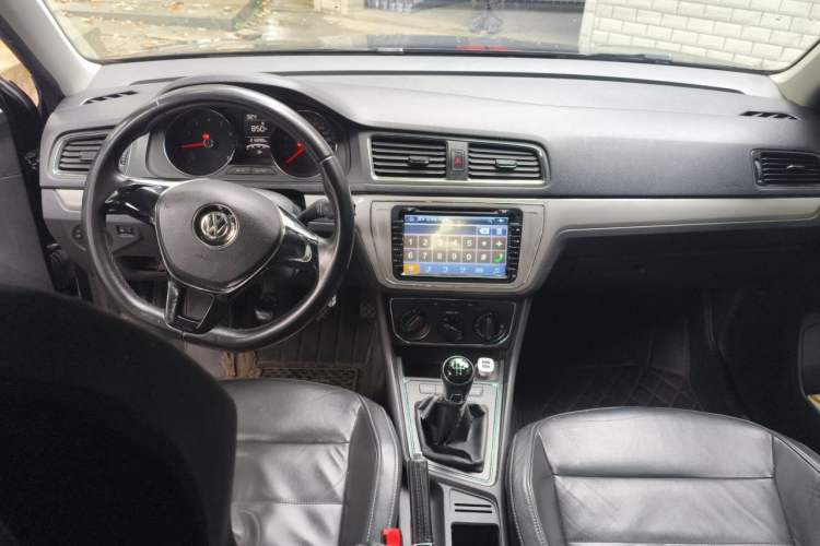 Used Volkswagen Lavida 2015 1.6L Manual Comfort Edition Center Console