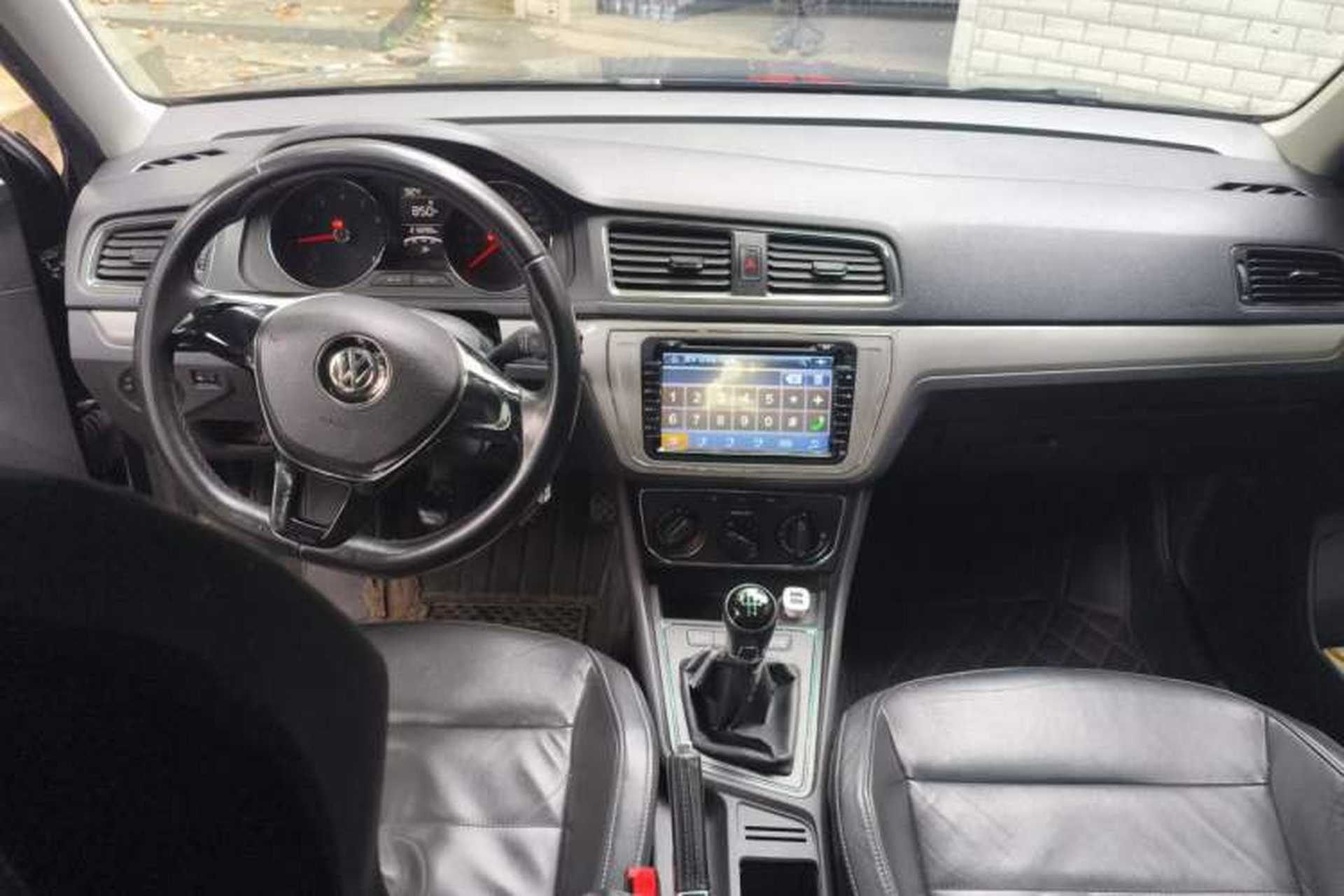 Used Volkswagen Lavida 2015 1.6L Manual Comfort Edition Center Console