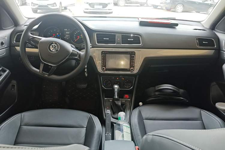 Used Volkswagen Lavida 2015 1.6L Automatic Comfort Edition Center Console