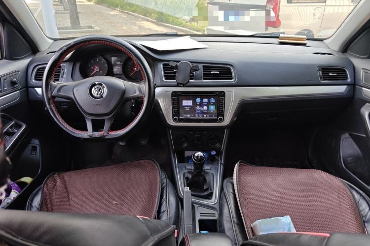 Used Volkswagen Lavida 2015 1.6L Manual Fashion Edition Center Console