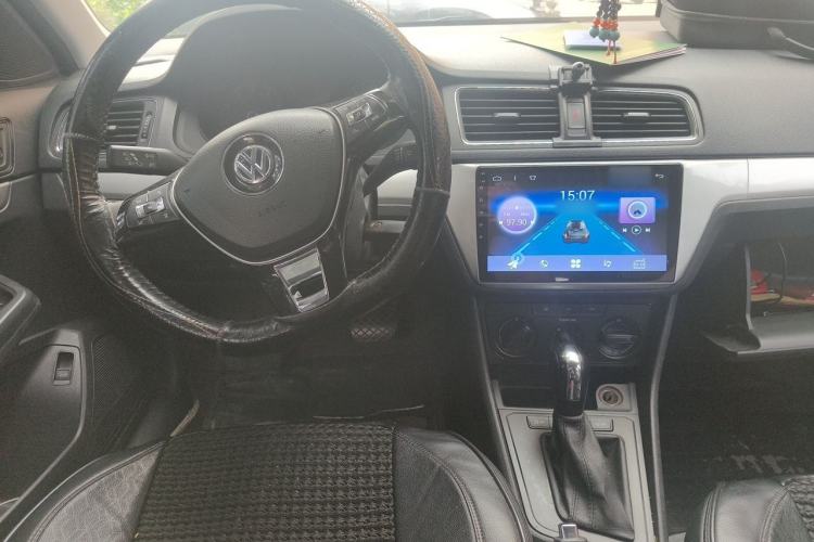 Used Volkswagen Lavida 2015 1.6L Automatic Fashion Edition Center Console