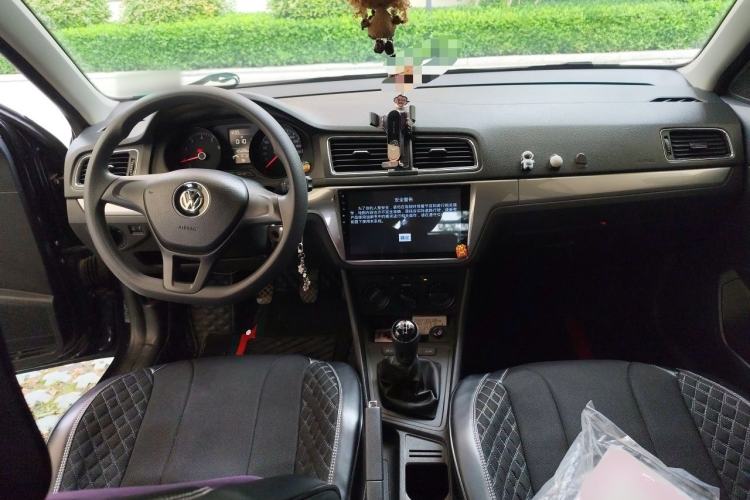 Used Volkswagen Lavida 2015 1.6L Manual Fashion Edition Center Console