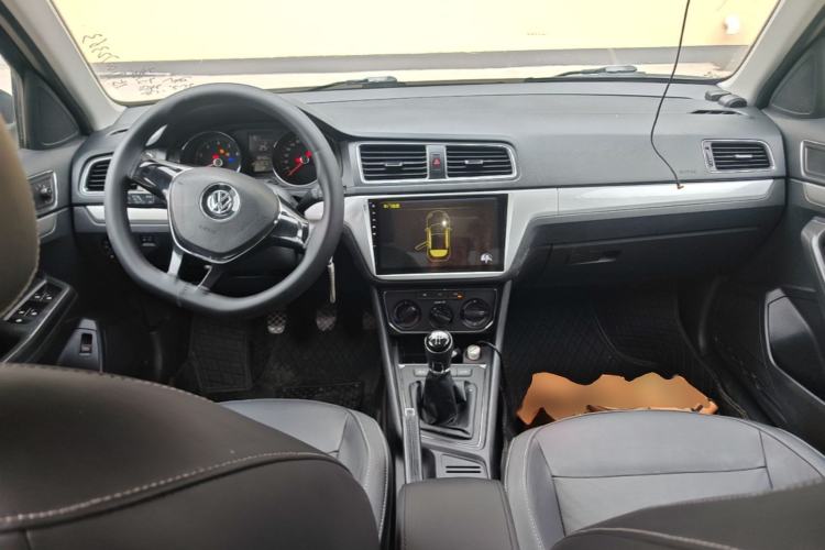 Used Volkswagen Lavida 2015 1.6L Manual Comfort Edition Center Console