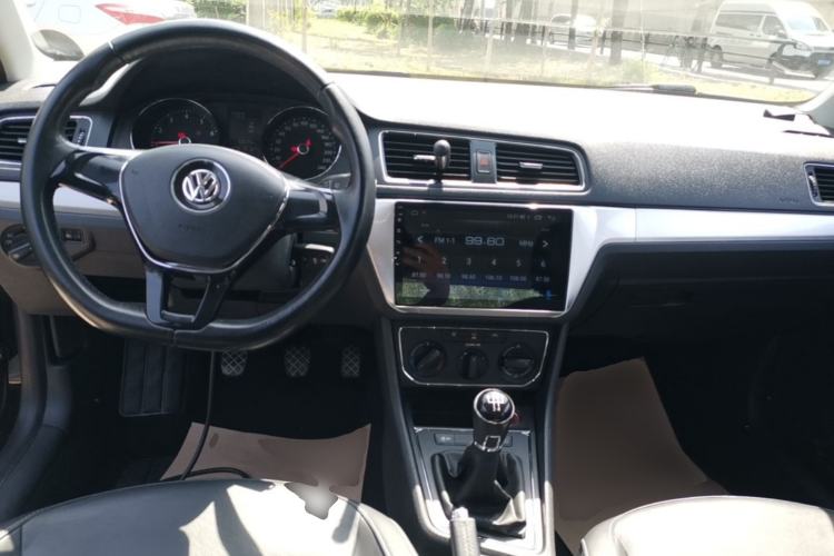 Used Volkswagen Lavida 2015 1.6L Manual Comfort Edition Center Console
