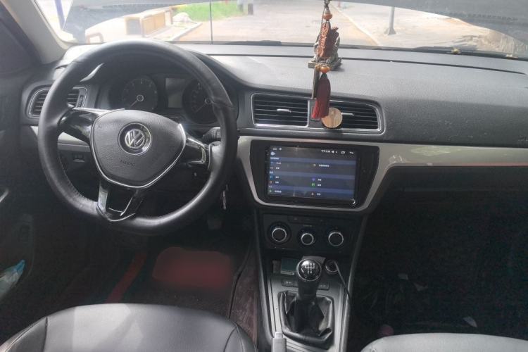 Used Volkswagen Lavida 2015 1.6L Manual Fashion Edition Center Console