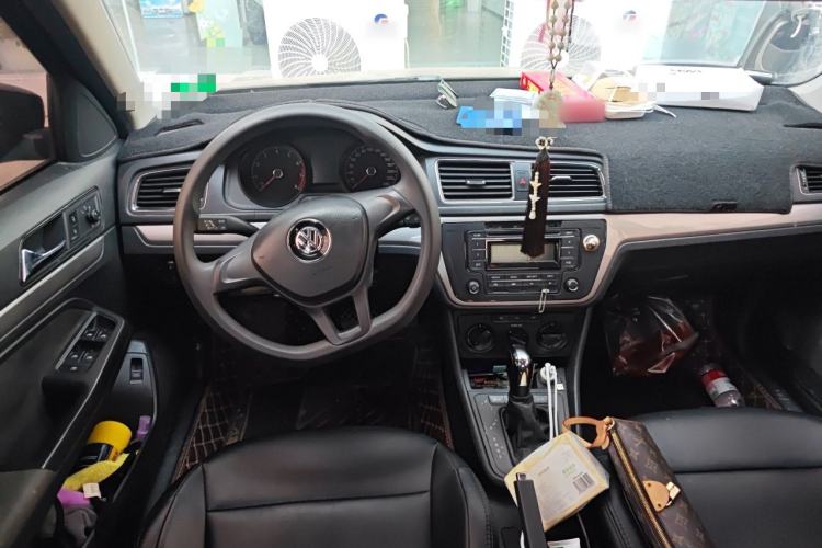 Used Volkswagen Lavida 2015 1.6L Automatic Fashion Edition Center Console