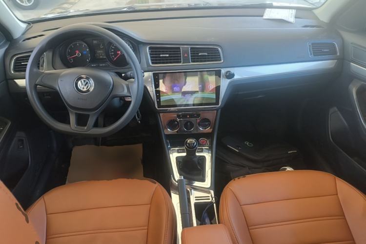 Used Volkswagen Lavida 2015 1.6L Manual Fashion Edition Center Console