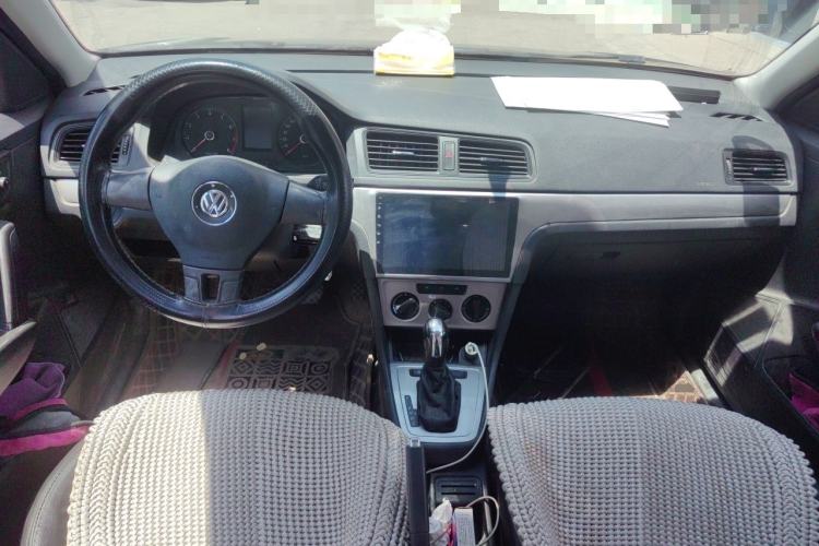 Used Volkswagen Lavida 2015 1.6L Automatic Fashion Edition Center Console