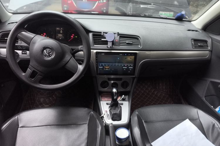 Used Volkswagen Lavida 2015 1.6L Automatic Fashion Edition Center Console