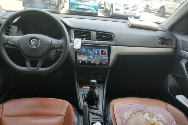 Used Volkswagen Lavida 2015 1.6L Manual Fashion Edition Center Console