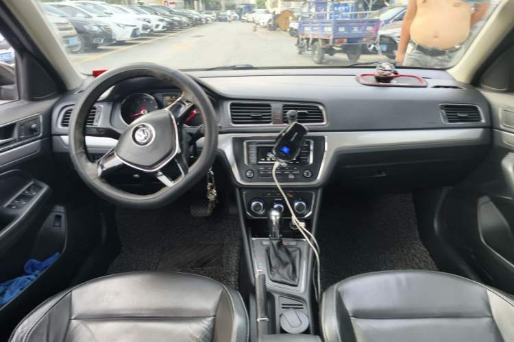 Used Volkswagen Lavida 2015 1.6L Automatic Comfort Edition Center Console