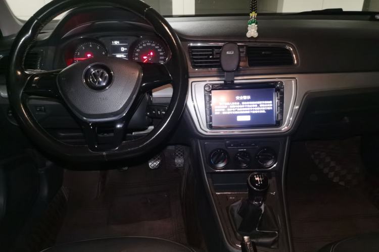 Used Volkswagen Lavida 2015 1.6L Manual Comfort Edition Center Console