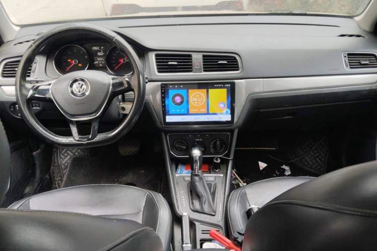 Used Volkswagen Lavida 2015 1.6L Automatic Comfort Edition Center Console