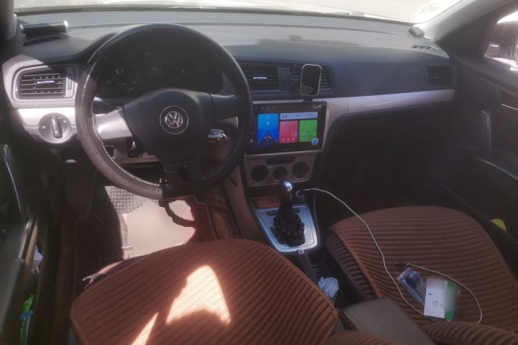Used Volkswagen Lavida 2015 1.6L Automatic Fashion Edition Center Console