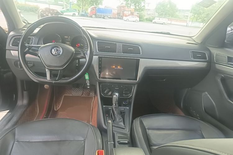 Used Volkswagen Lavida 2015 1.6L Automatic Comfort Edition Center Console