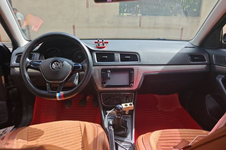 Used Volkswagen Lavida 2015 1.6L Manual Comfort Edition Center Console