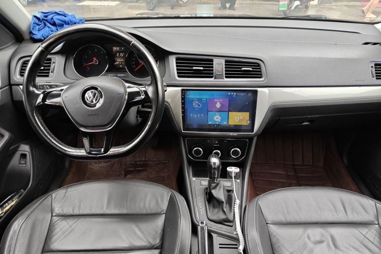 Used Volkswagen Lavida 2015 1.6L Automatic Comfort Edition Center Console