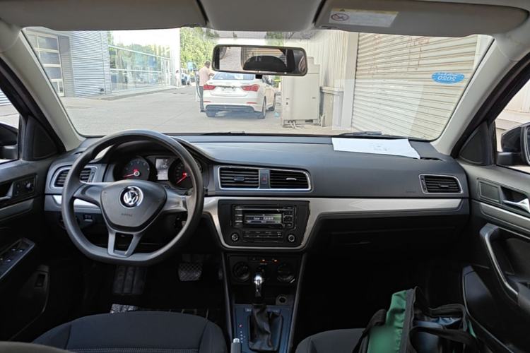 Used Volkswagen Lavida 2015 1.6L Automatic Fashion Edition Center Console