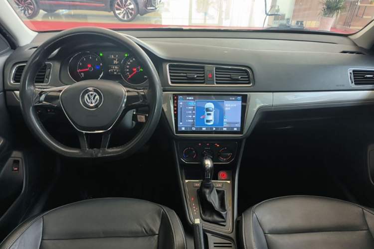 Used Volkswagen Lavida 2015 1.6L Automatic Comfort Edition Center Console