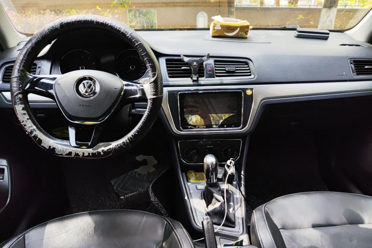 Used Volkswagen Lavida 2015 230TSI DSG Comfort Edition Center Console