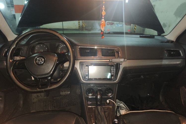Used Volkswagen Lavida 2015 1.6L Automatic Comfort Edition Center Console