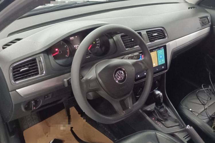 Used Volkswagen Lavida 2015 1.6L Automatic Fashion Edition Center Console