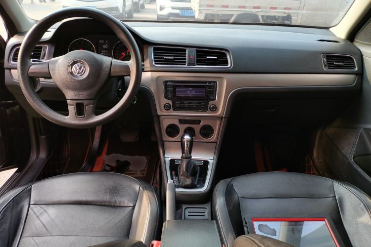 Used Volkswagen Lavida 2015 1.6L Automatic Comfort Edition Center Console