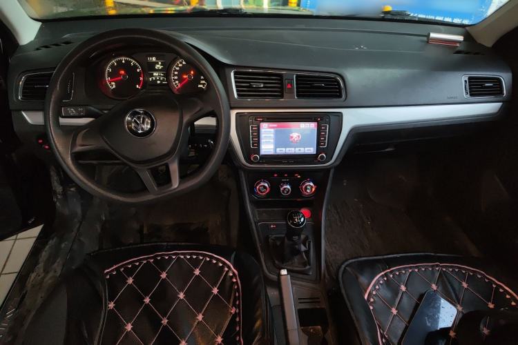 Used Volkswagen Lavida 2015 1.6L Manual Fashion Edition Center Console