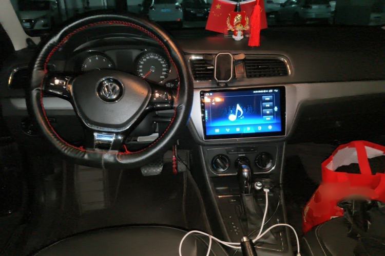 Used Volkswagen Lavida 2015 1.6L Automatic Comfort Edition Center Console
