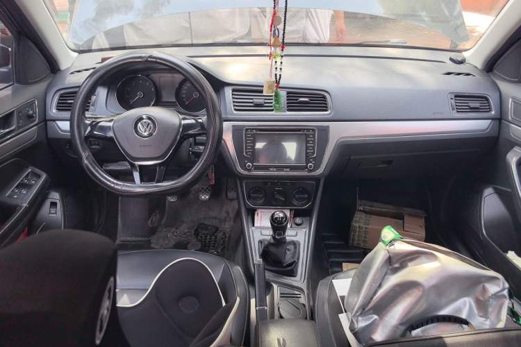 Used Volkswagen Lavida 2015 1.6L Manual Comfort Edition Center Console