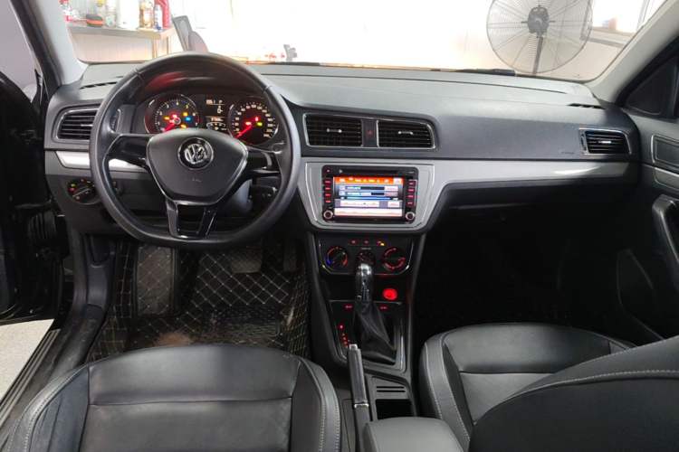 Used Volkswagen Lavida 2015 1.6L Automatic Comfort Edition Center Console