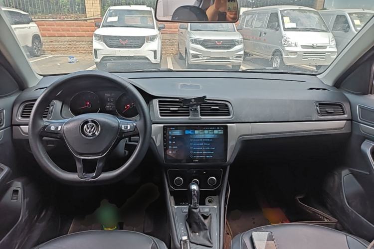 Used Volkswagen Lavida 2015 230TSI DSG Comfort Edition Center Console