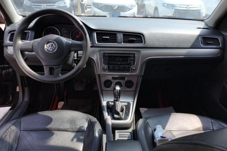 Used Volkswagen Lavida 2015 1.6L Automatic Comfort Edition Center Console