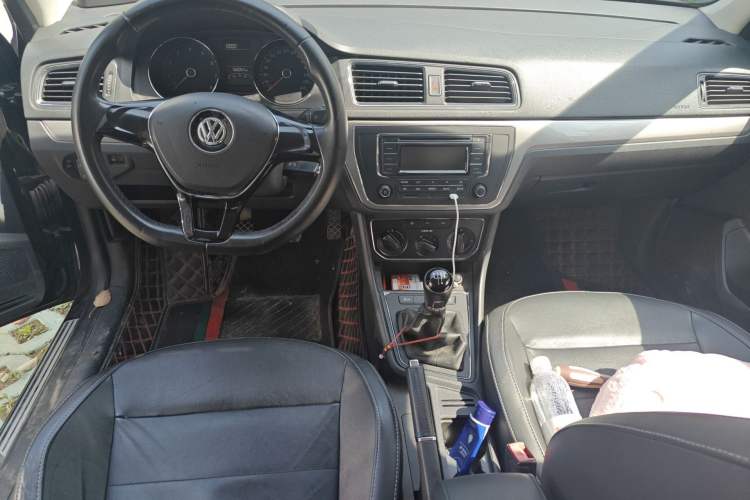 Used Volkswagen Lavida 2015 1.6L Manual Comfort Edition Center Console