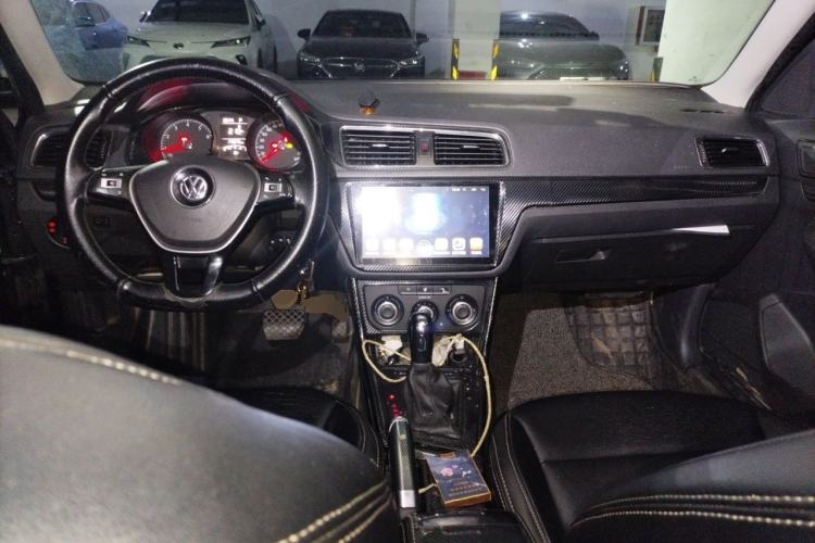 Used Volkswagen Lavida 2015 1.6L Automatic Fashion Edition Center Console